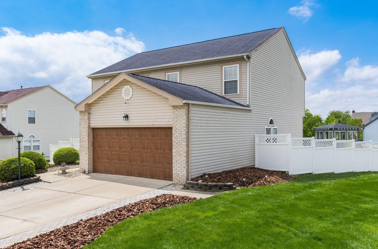 51 Roxbury Dr, Pickerington, OH 43147-2304