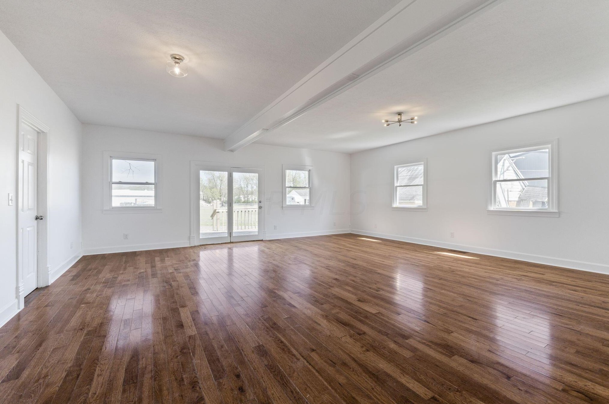 202 Angle St, Hide Away Hills, OH 43107-1103