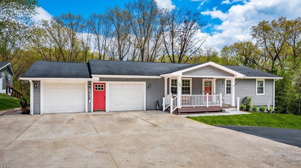 2976 E Military Rd, Zanesville, OH 43701