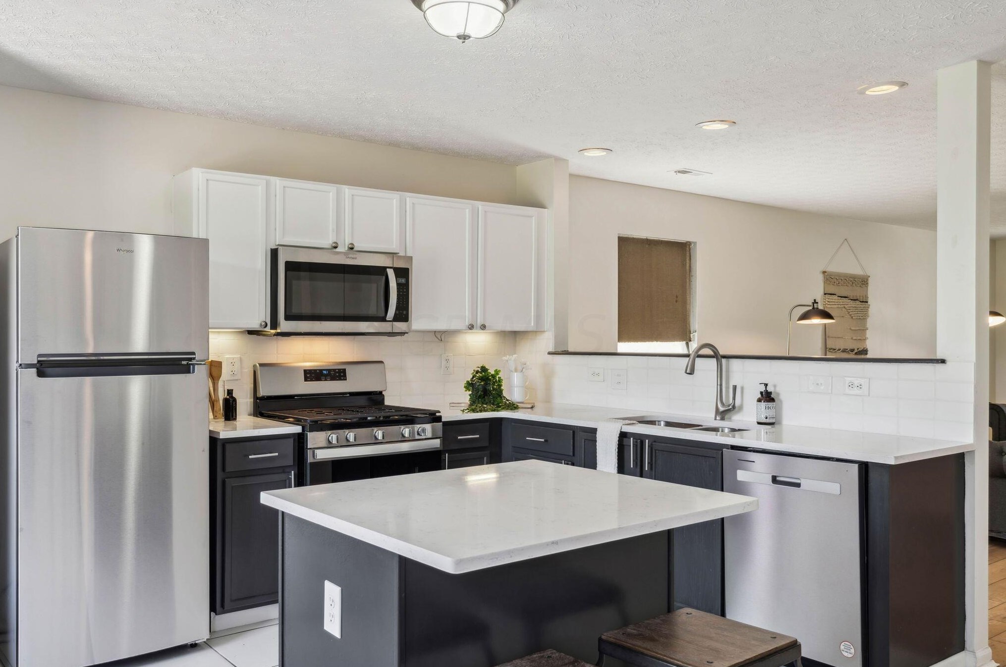 4640 Grandover Dr, Columbus OH  43207-8763 exterior