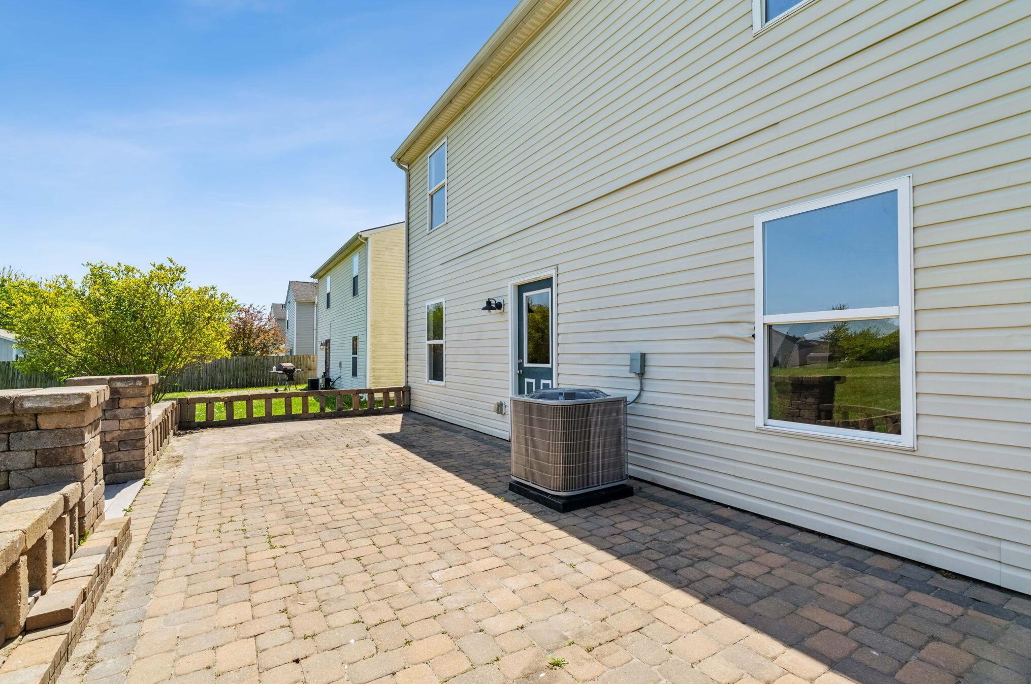 4640 Grandover Dr, Columbus OH  43207-8763 exterior