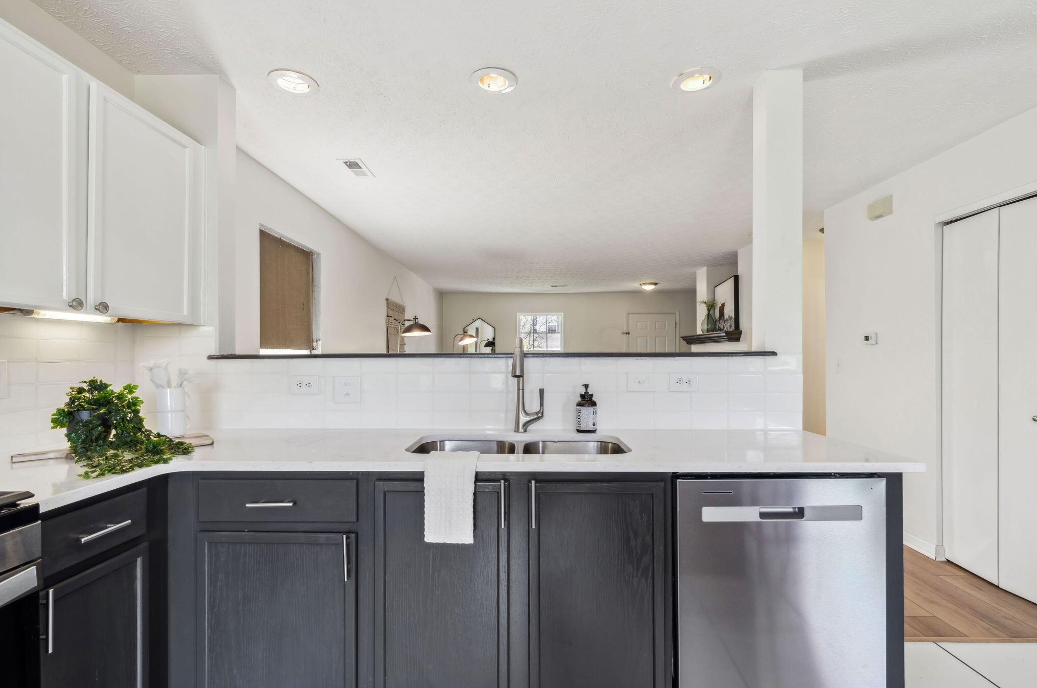 4640 Grandover Dr, Columbus OH  43207-8763 exterior