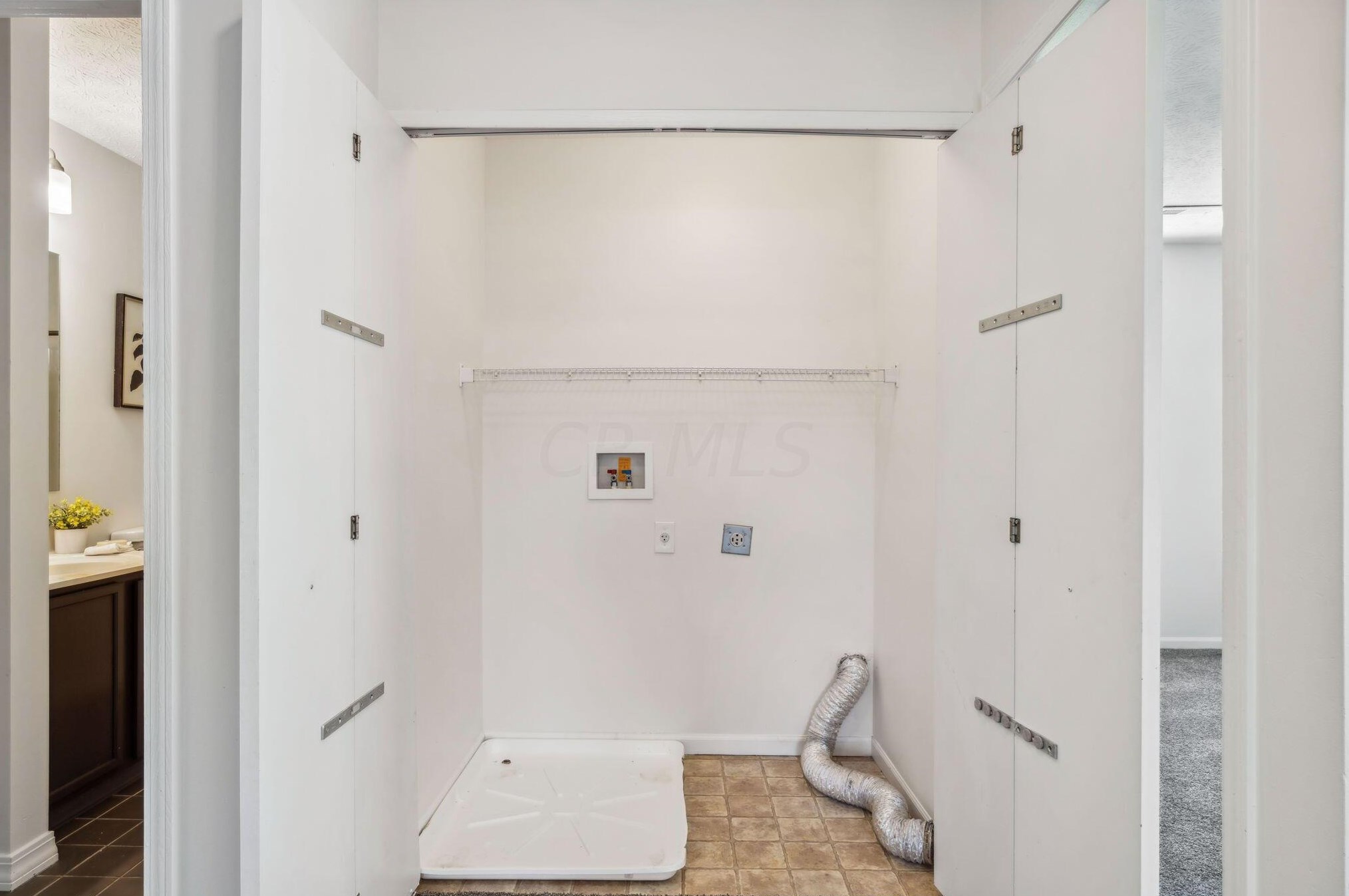 4640 Grandover Dr, Columbus OH  43207-8763 exterior