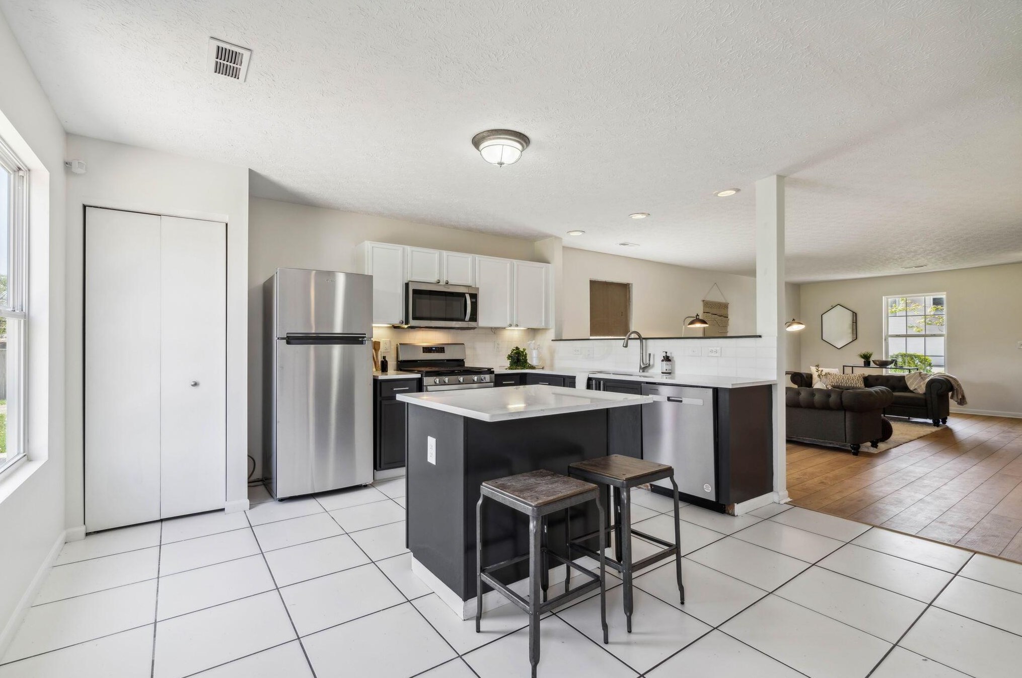 4640 Grandover Dr, Columbus OH  43207-8763 exterior