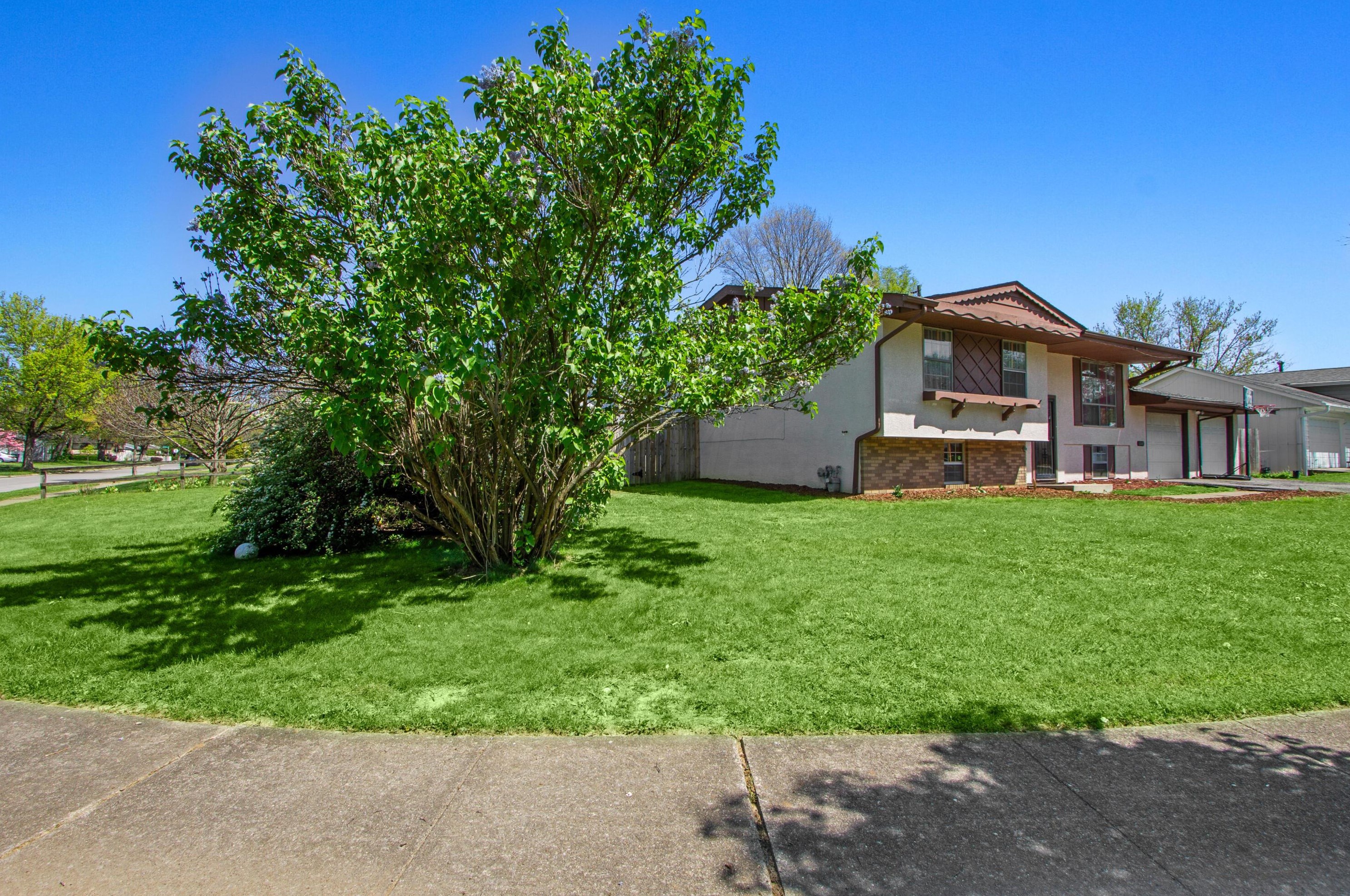 6148 Whitby Sq, Columbus, OH 43229-1971