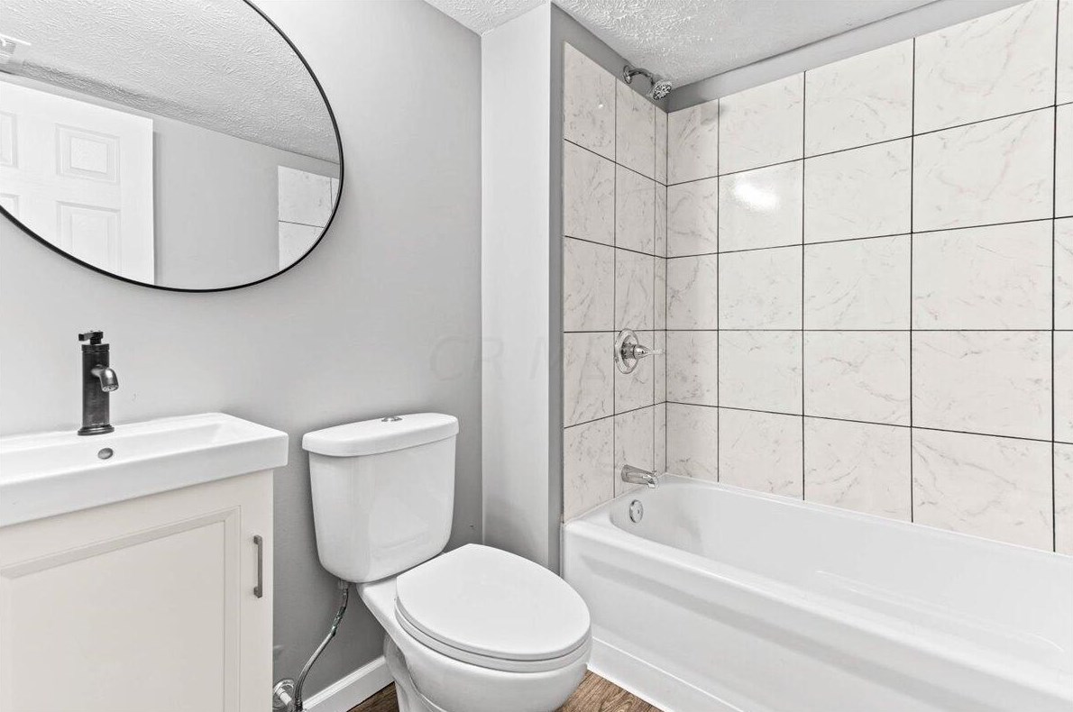 917 Lenore Ave, Columbus OH  43224-3238 exterior