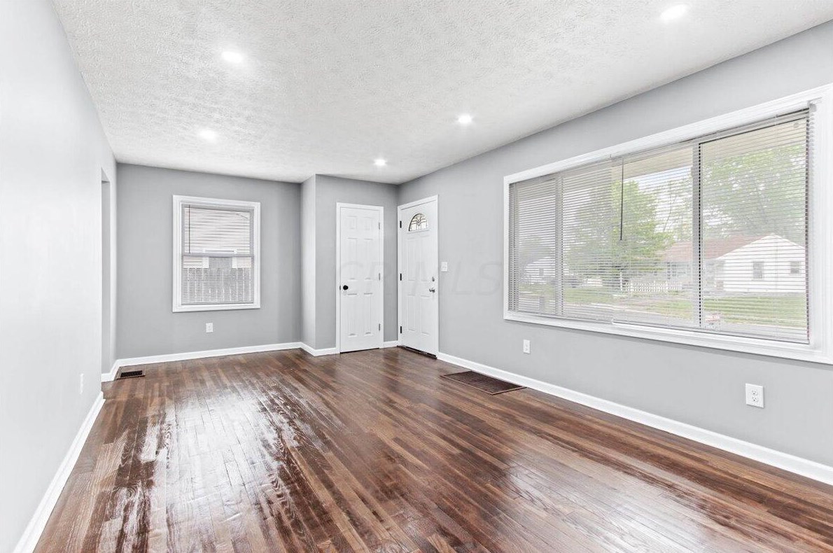 917 Lenore Ave, Columbus OH  43224-3238 exterior