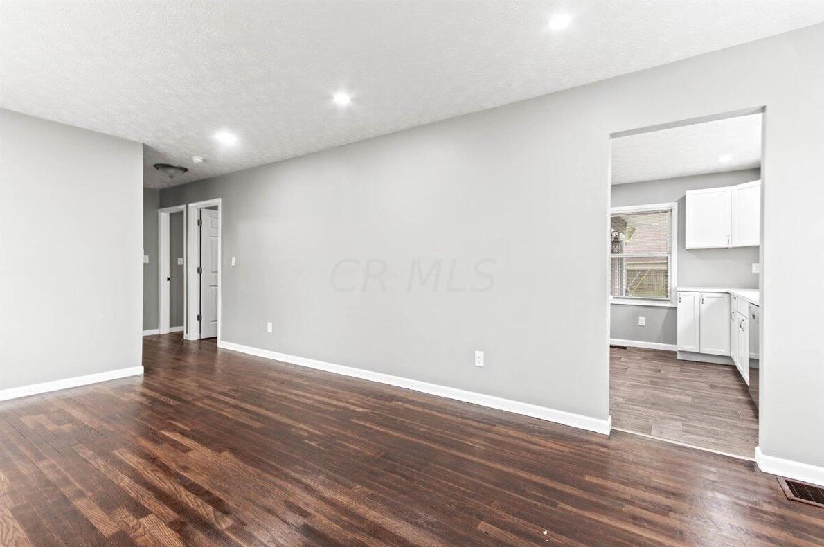 917 Lenore Ave, Columbus OH  43224-3238 exterior