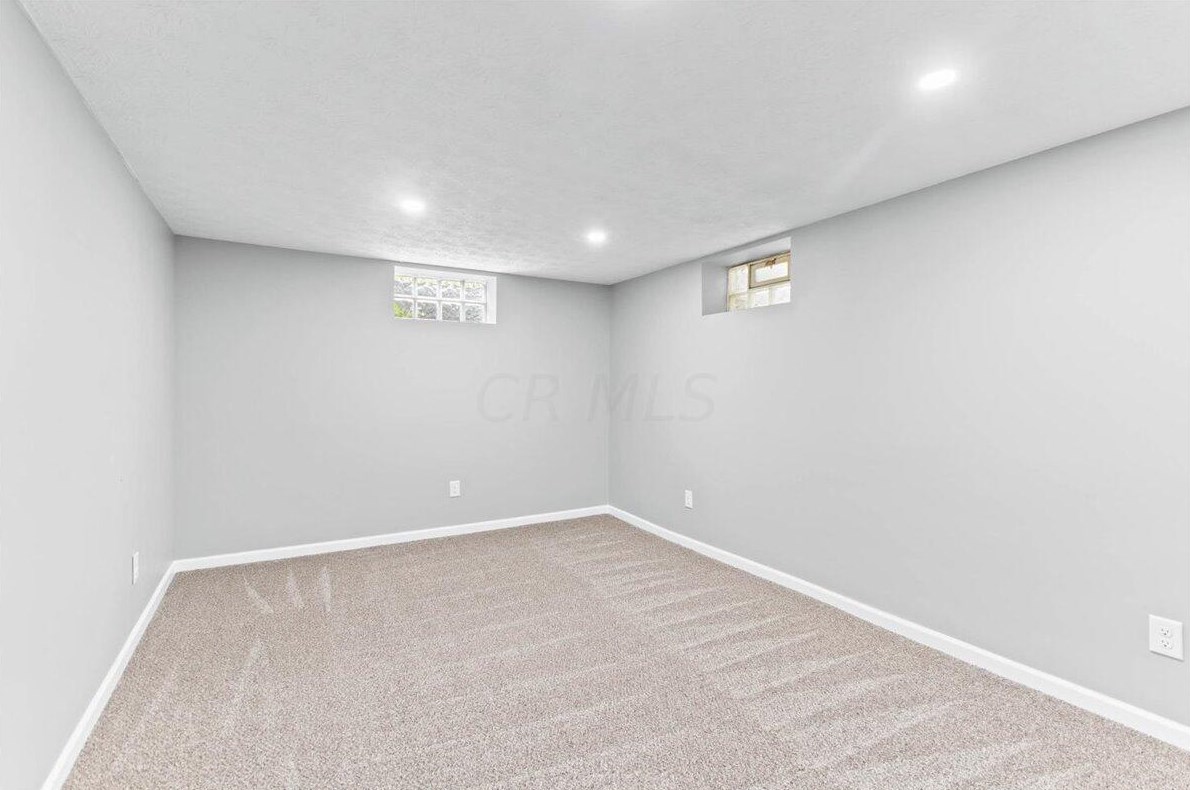 917 Lenore Ave, Columbus OH  43224-3238 exterior