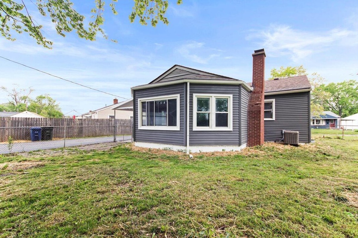 917 Lenore Ave, Columbus OH  43224-3238 exterior