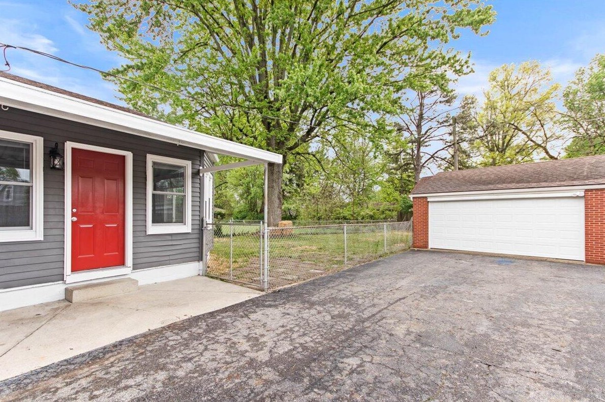 917 Lenore Ave, Columbus OH  43224-3238 exterior