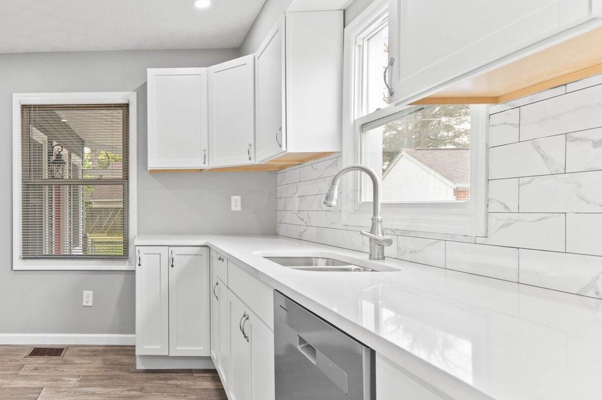 917 Lenore Ave, Columbus OH  43224-3238 exterior