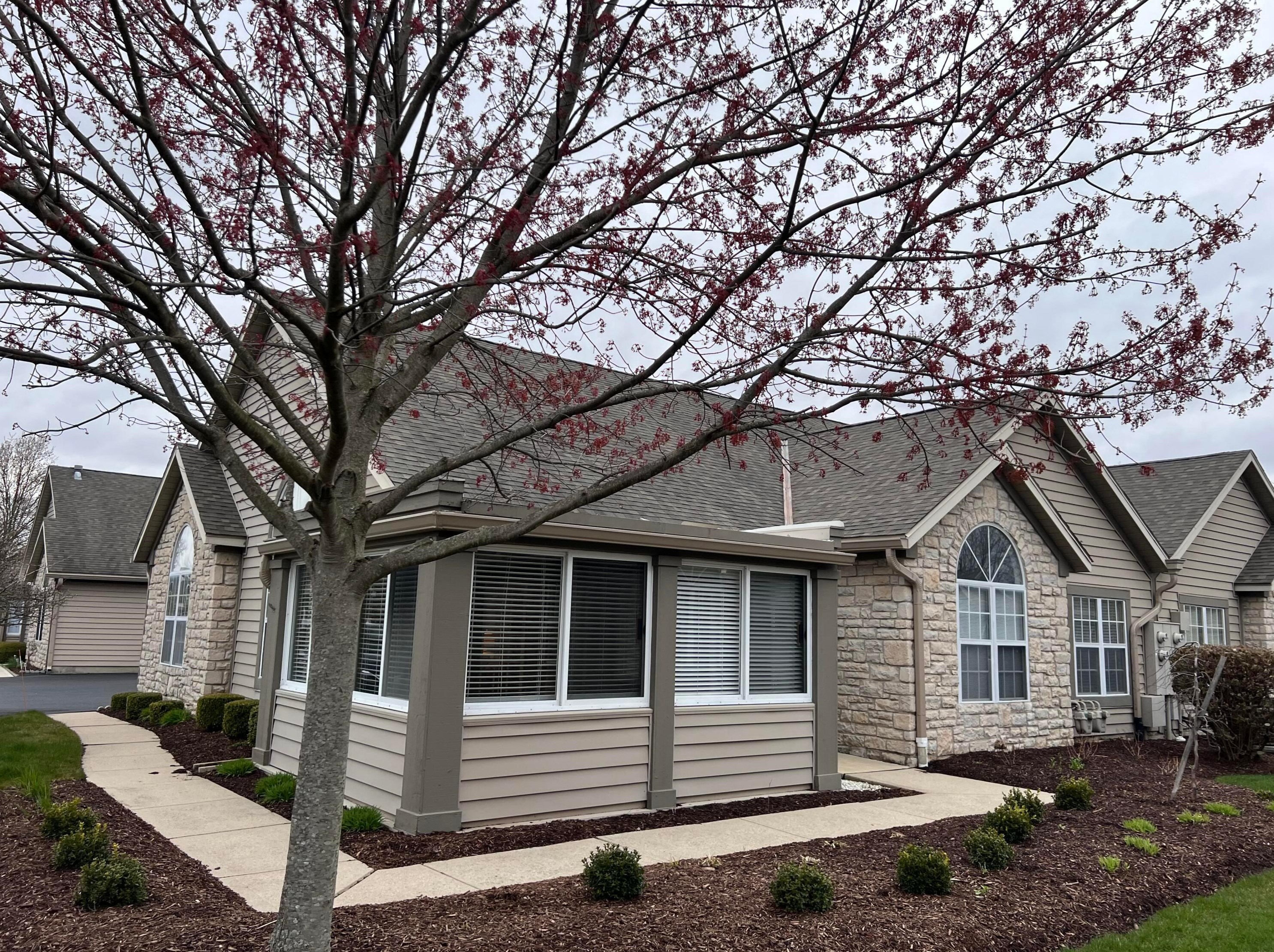 5603 Villa Gates Dr #9, Hilliard, OH 43026