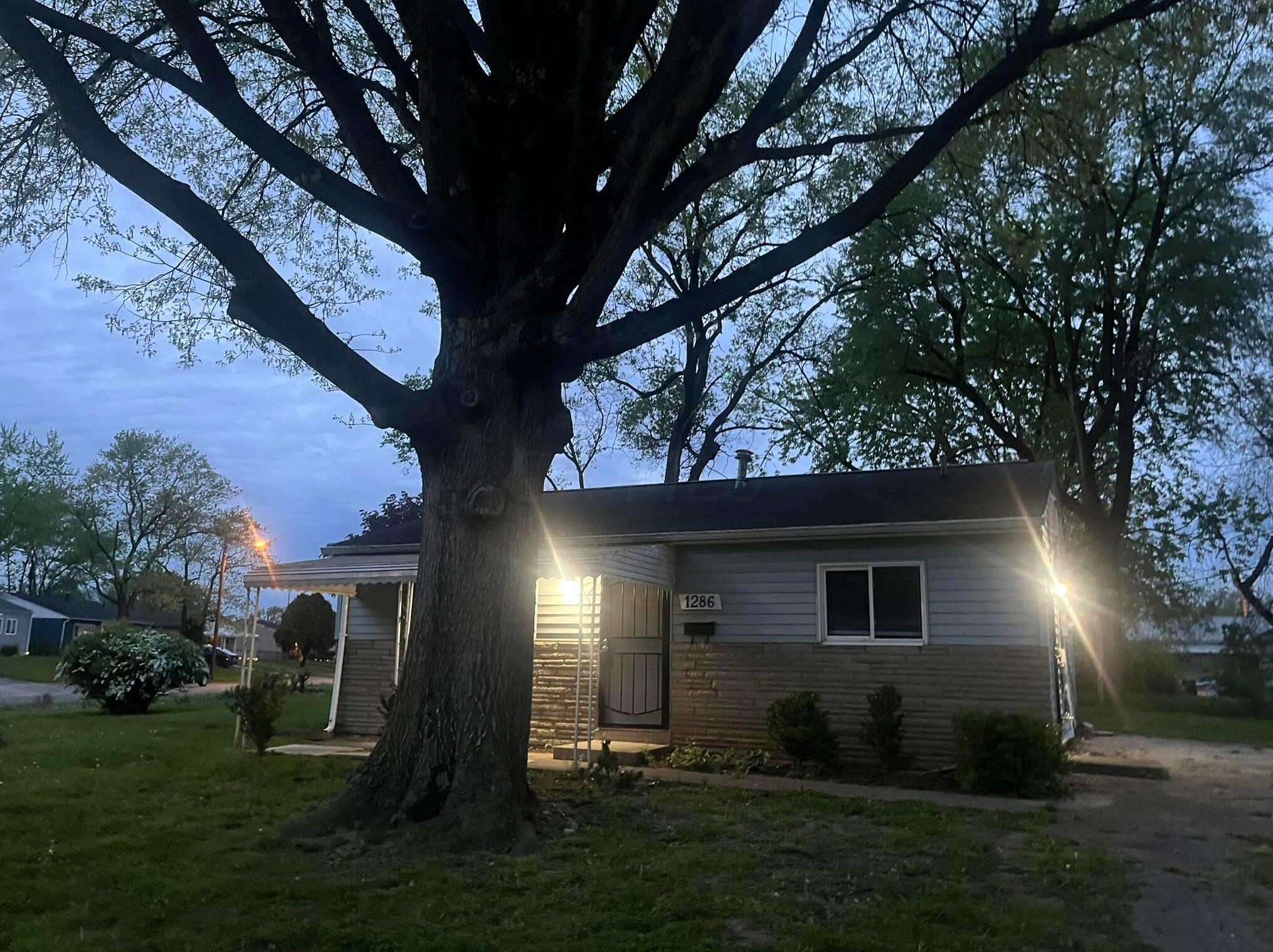1286 Southfield Dr, Columbus, OH 43207-3274