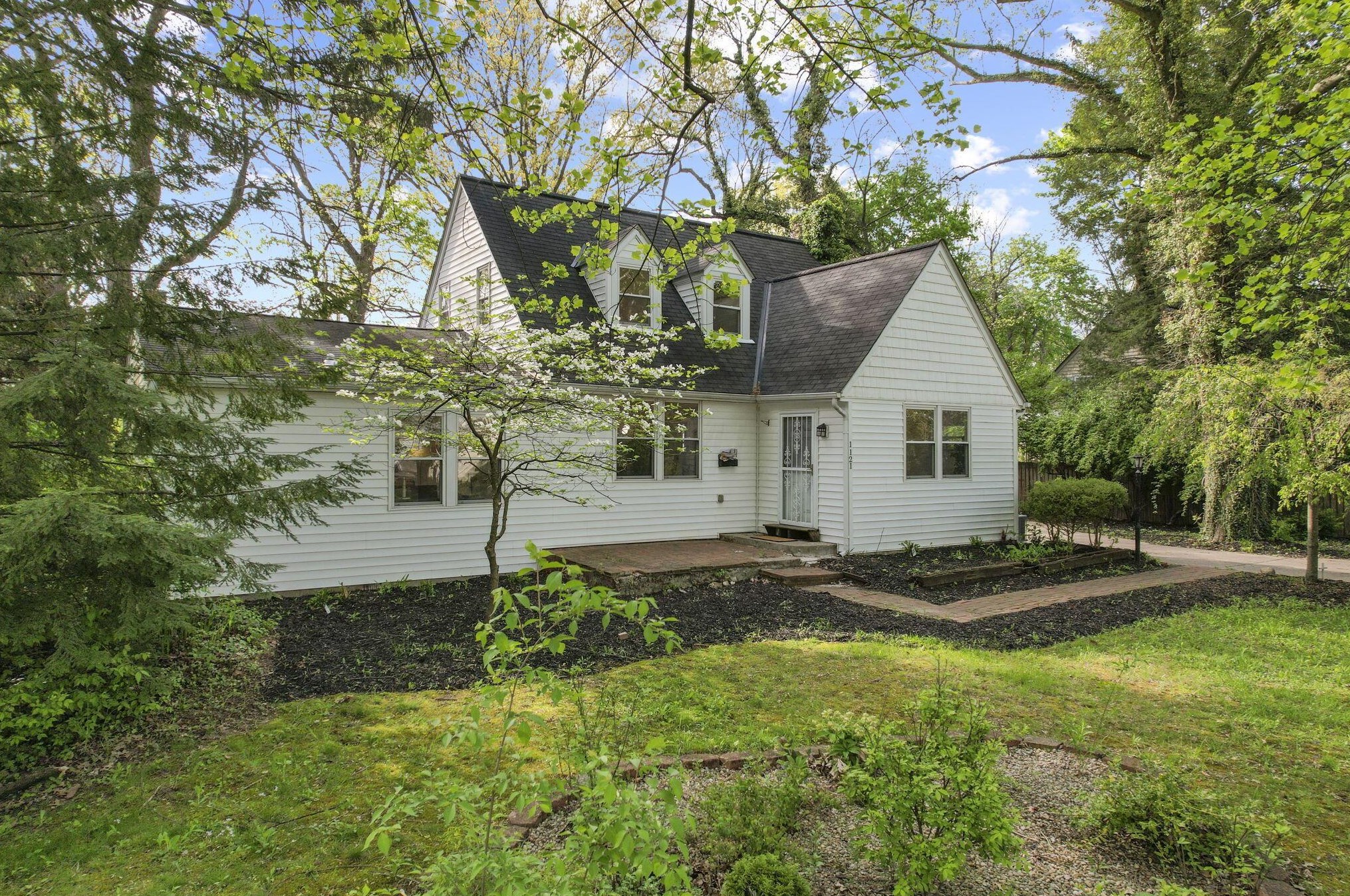 1121 Shady Lane Rd, Columbus, OH 43227