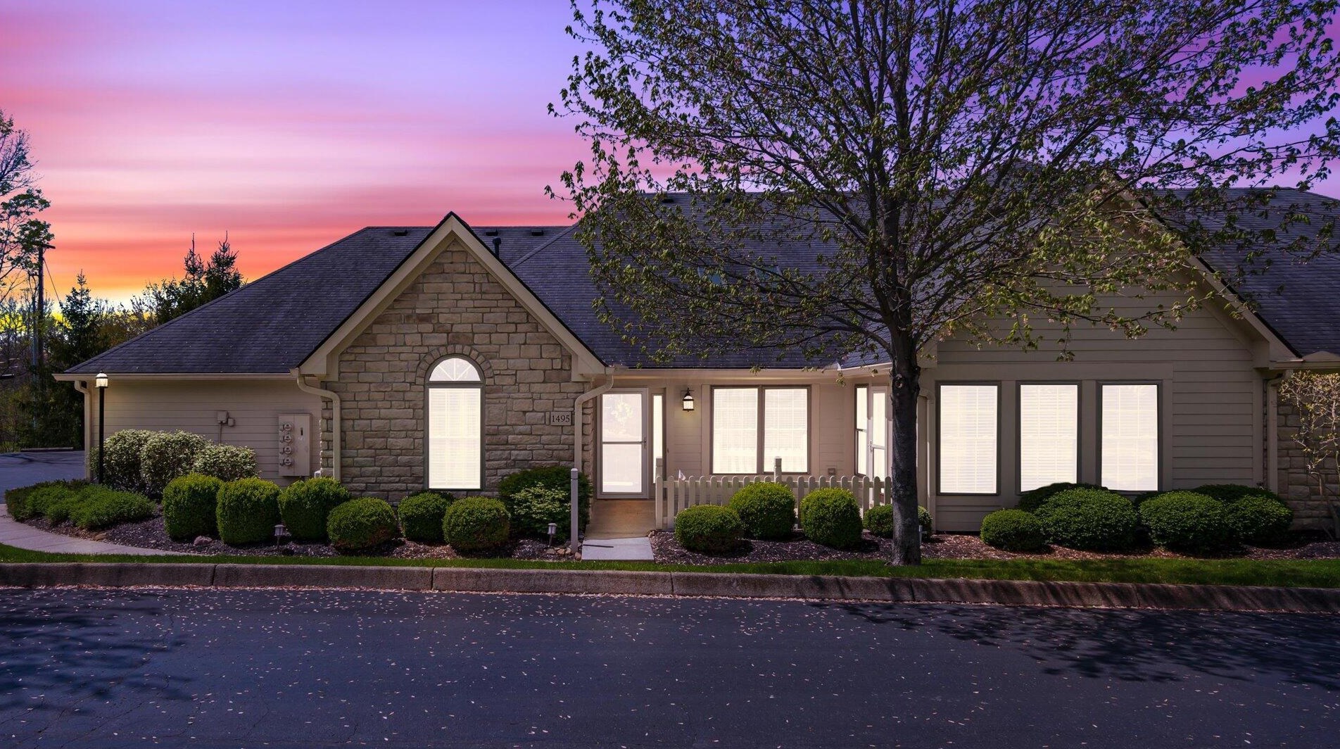 1495 Pine View Dr, Lancaster, OH 43130
