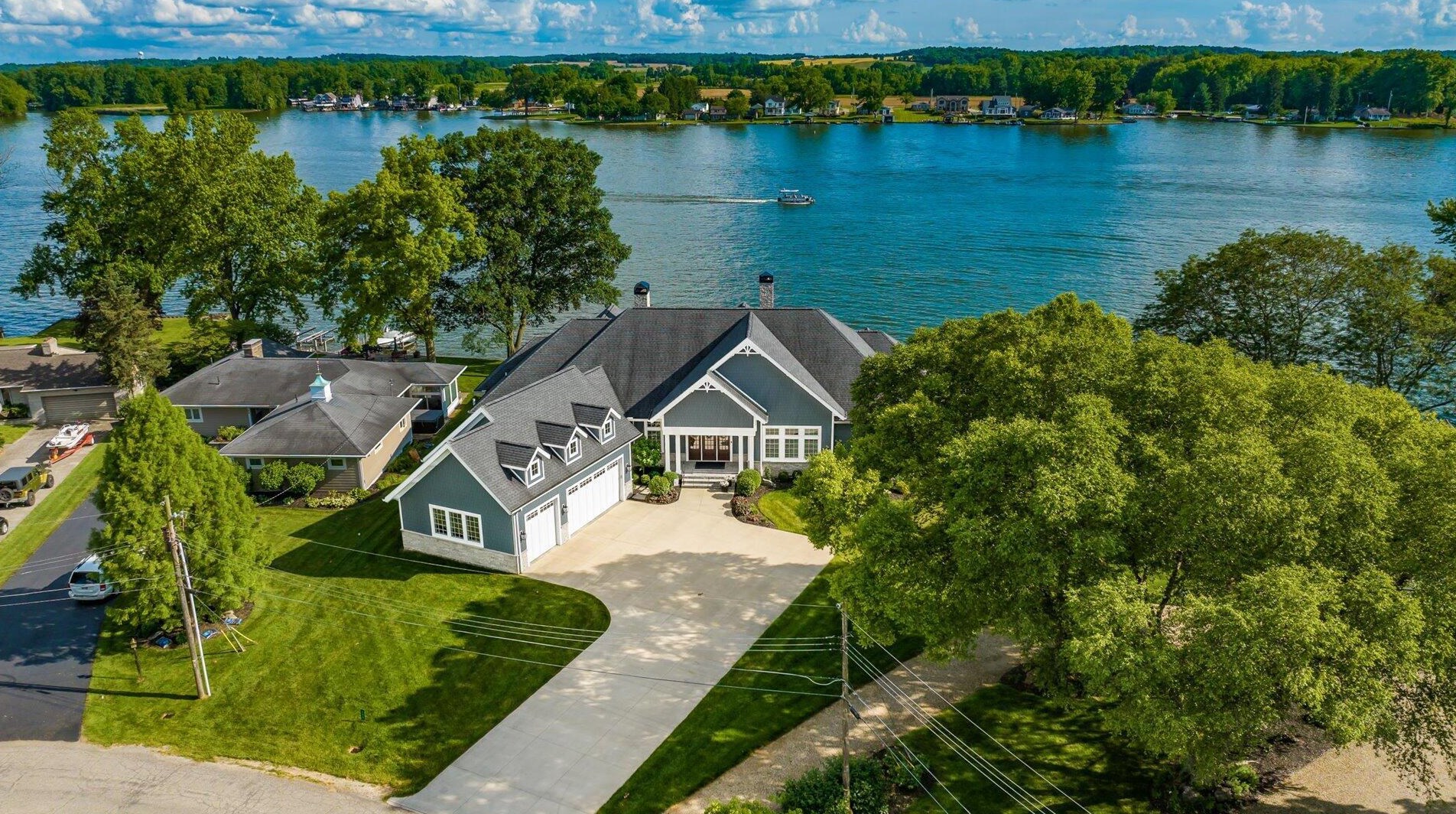 155 Sprague Dr, Hebron OH 43025-9627 exterior