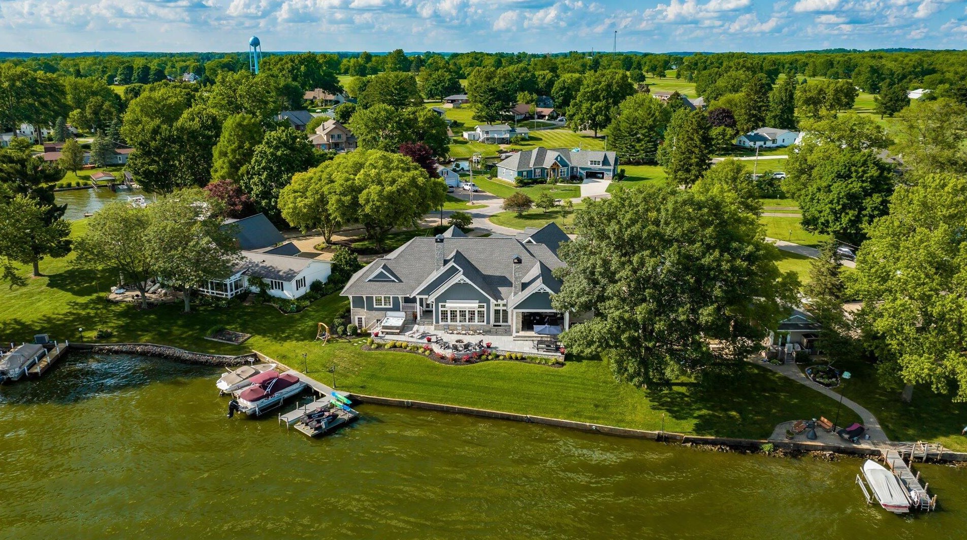 155 Sprague Dr, Hebron OH 43025-9627 exterior