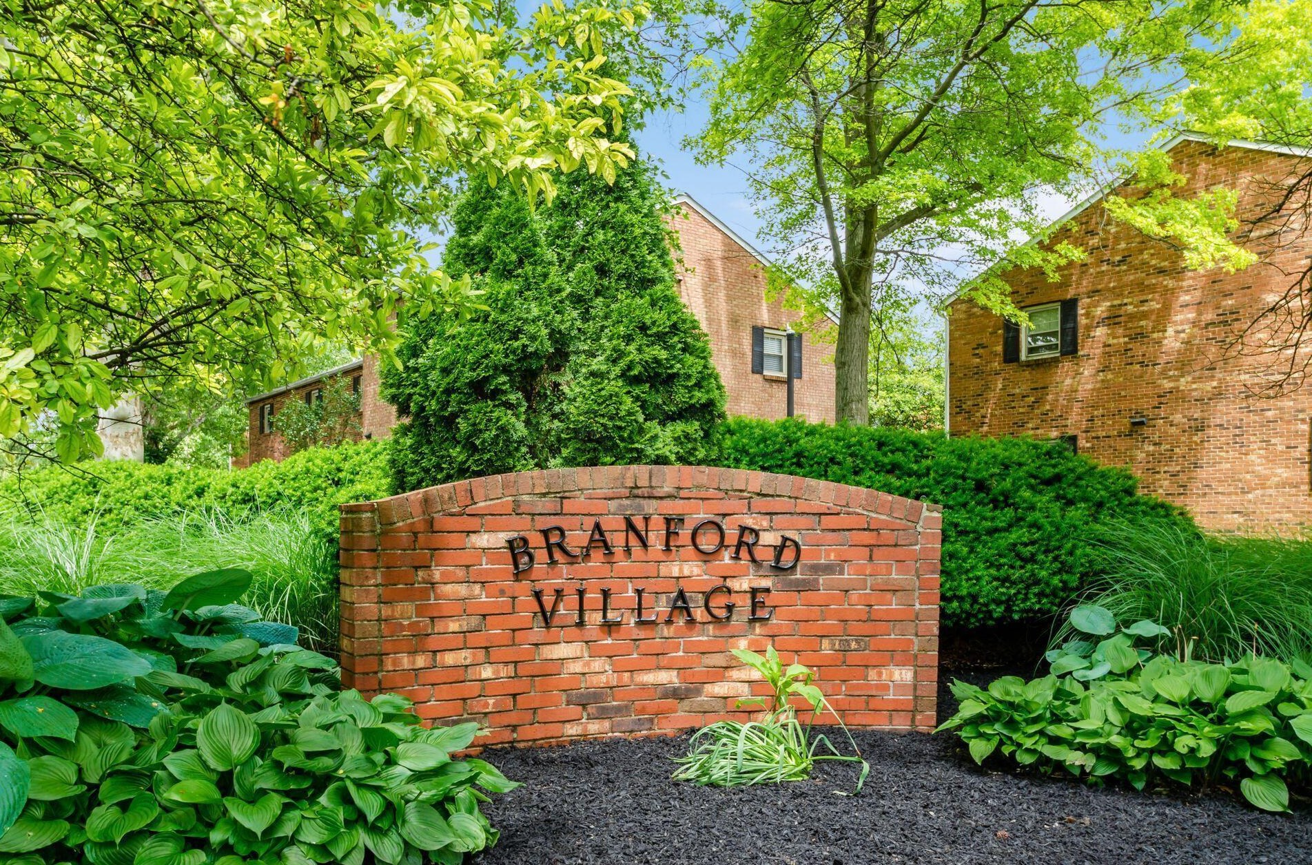 4826 Merrifield Pl, Columbus, OH 43220-5435