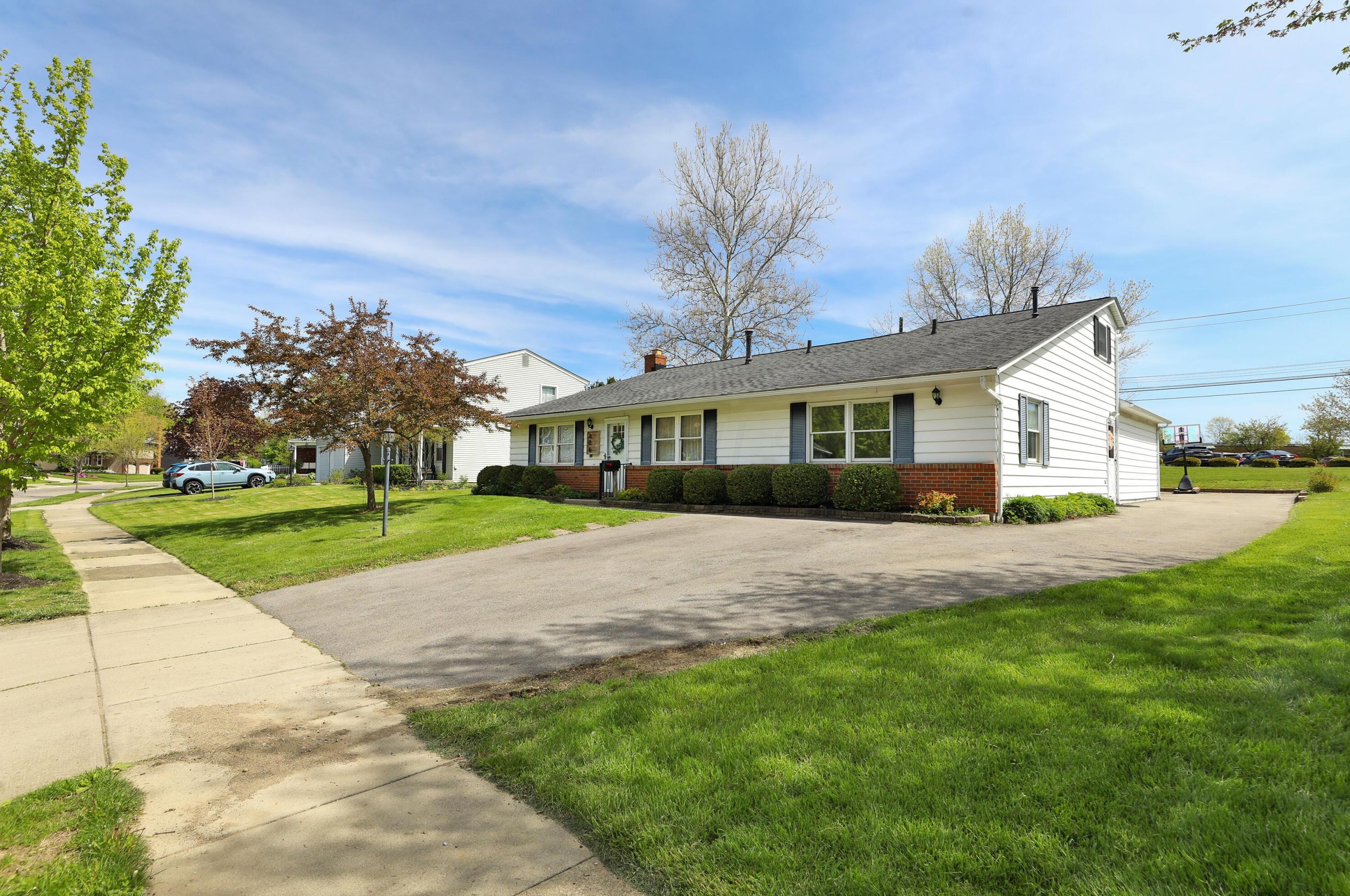 404 Delaware Dr, Westerville, OH 43081-2706