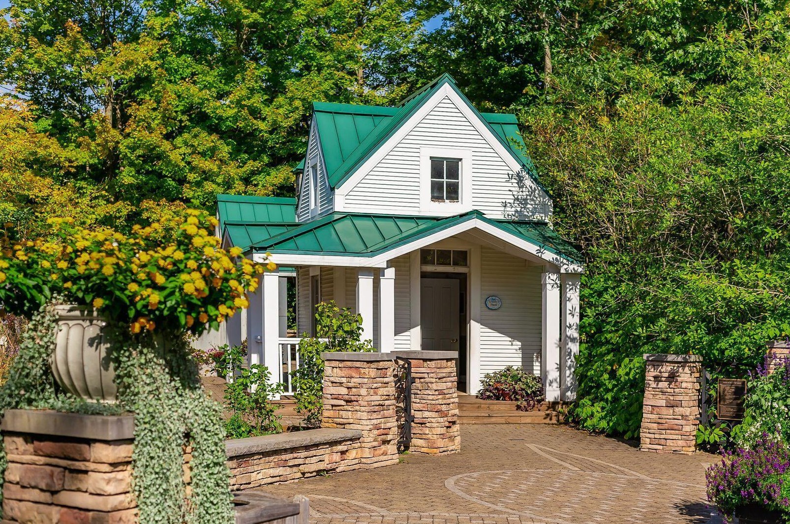 438 Mainsail Dr, Westerville OH  43081-2745 exterior