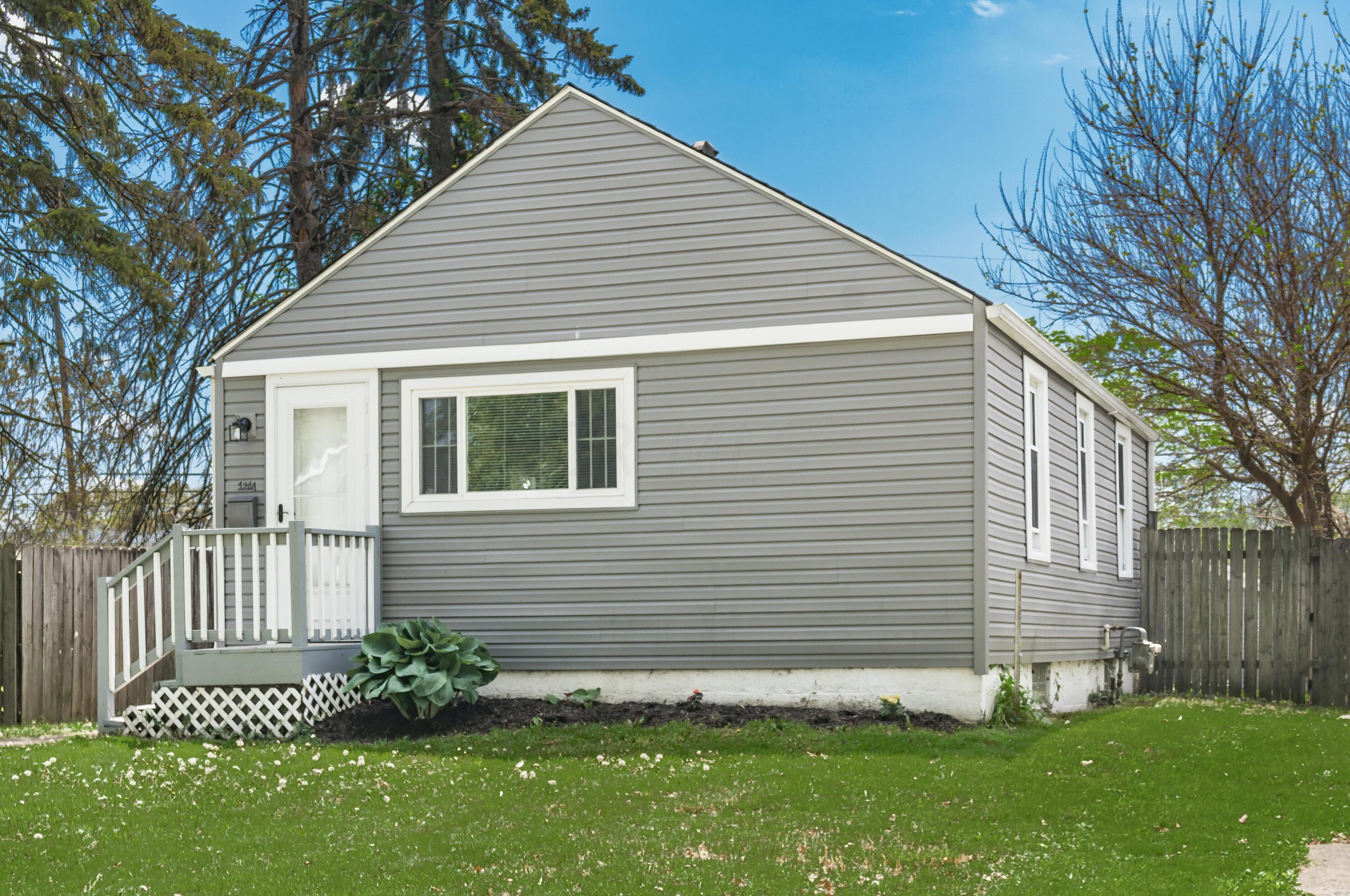 1319 Genessee Ave, Columbus OH 43211-1432 exterior