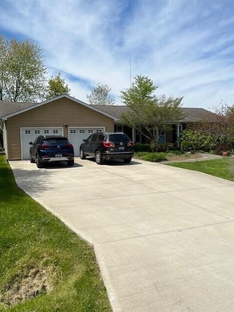 21233 Wintergreen Dr, Circleville, OH 43113