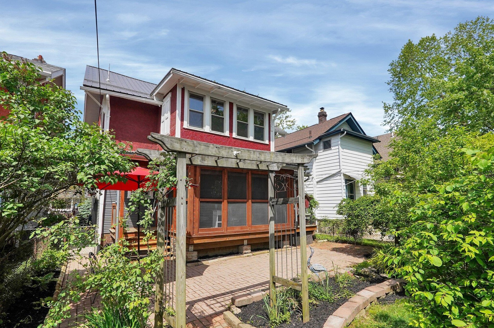 2596 Summit St, Columbus, OH 43202-2433