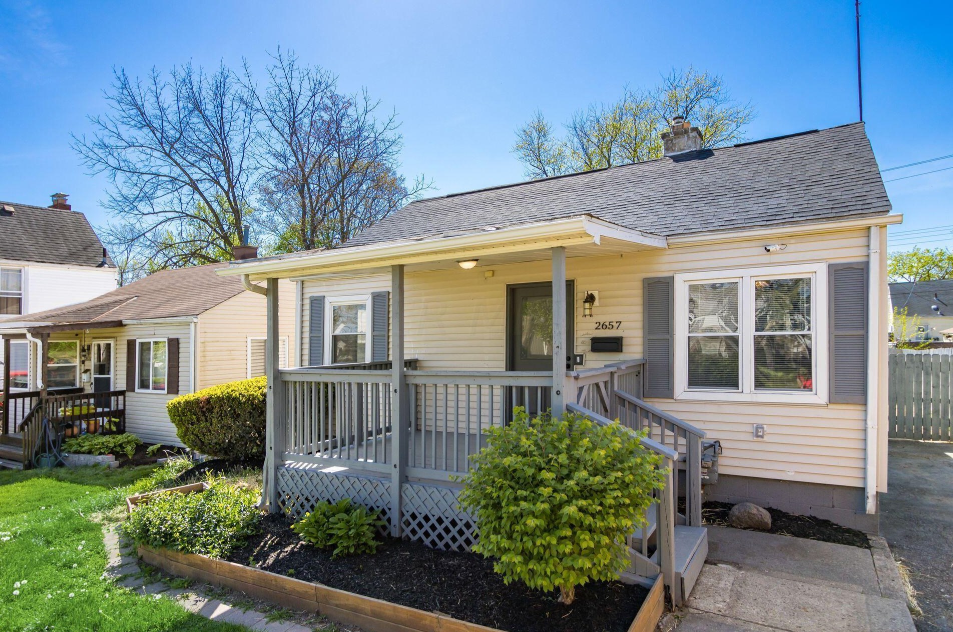 2657 Azelda St, Columbus, OH 43211-1125