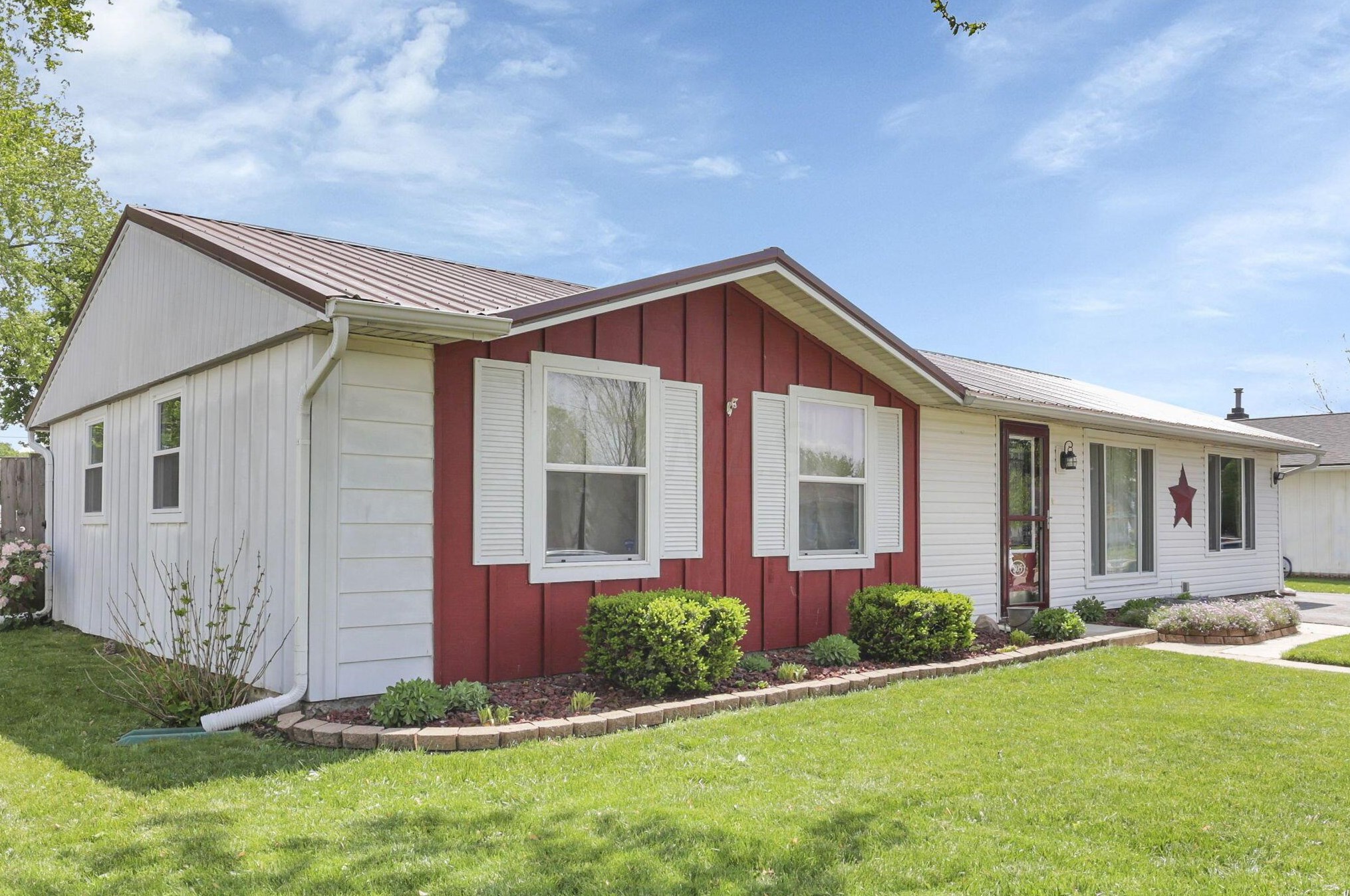 305 Meadow Dr, Circleville, OH 43113