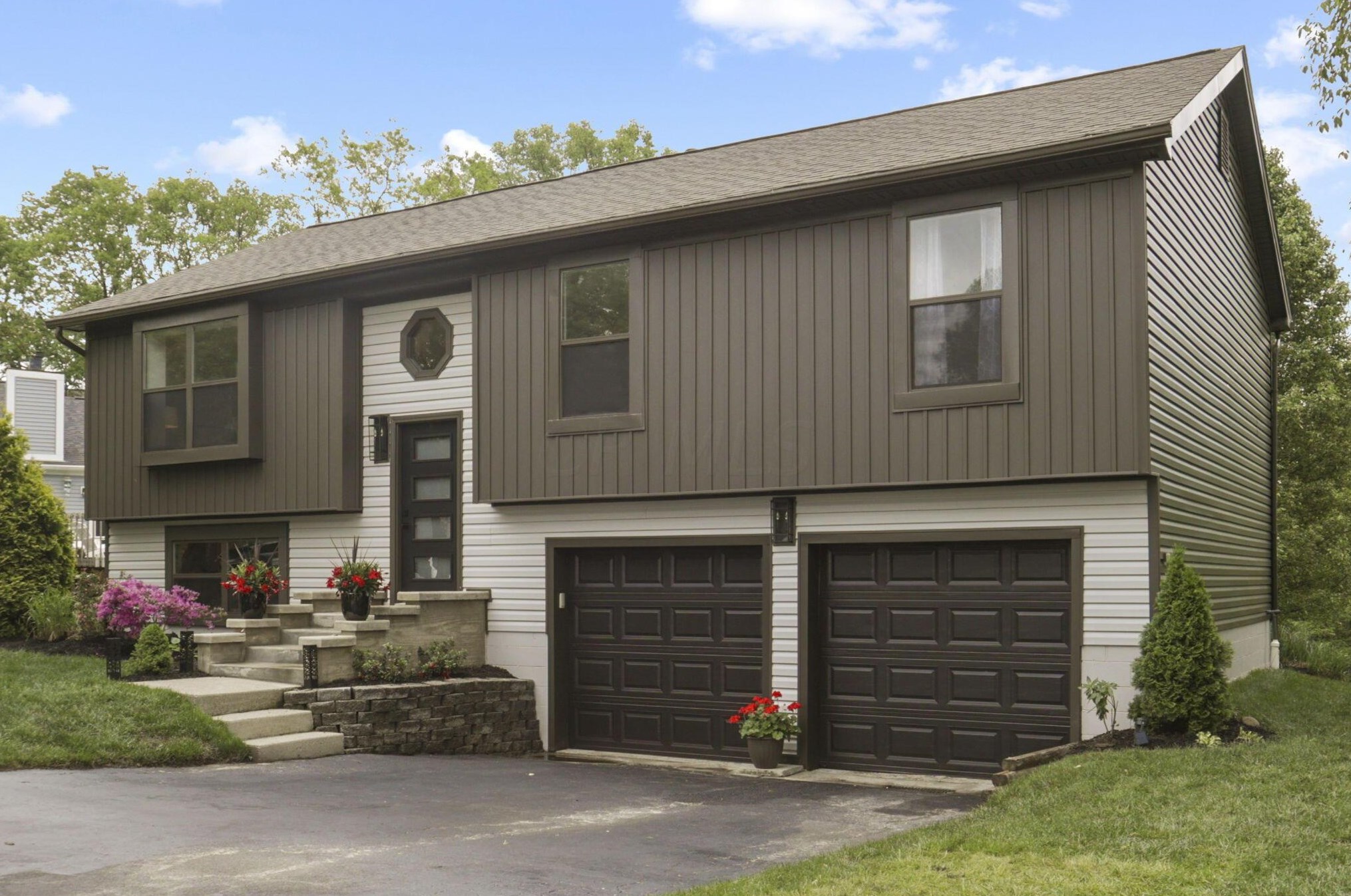 5191 Wolf Run Dr, Columbus, OH 43230-1572