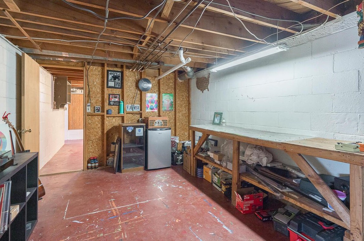 22 Jeffrey Pl, Columbus OH  43214-1702 exterior