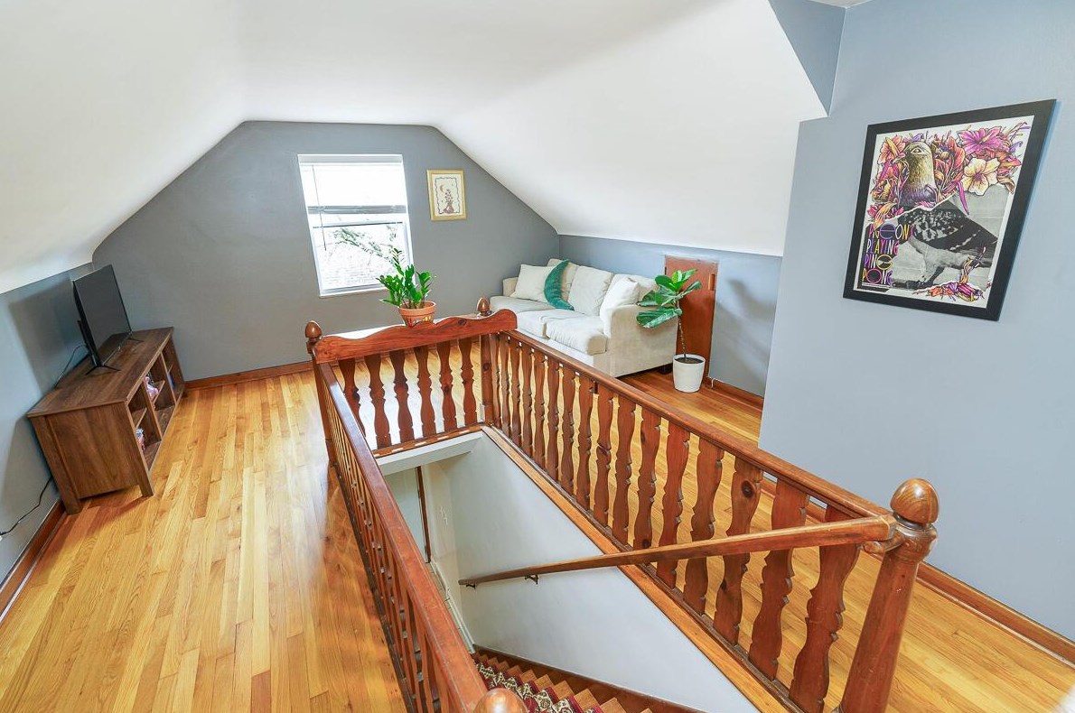 22 Jeffrey Pl, Columbus OH  43214-1702 exterior