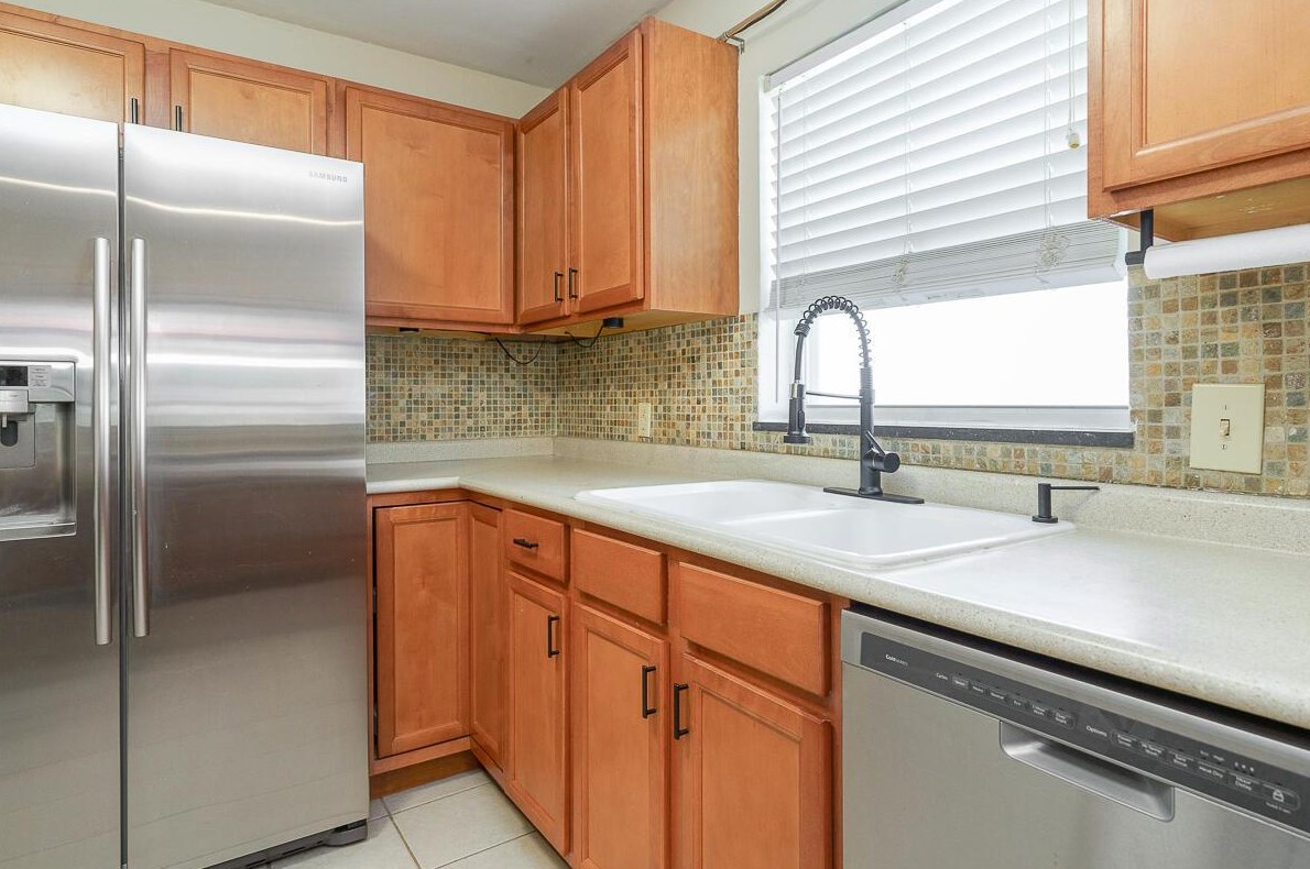 22 Jeffrey Pl, Columbus OH  43214-1702 exterior