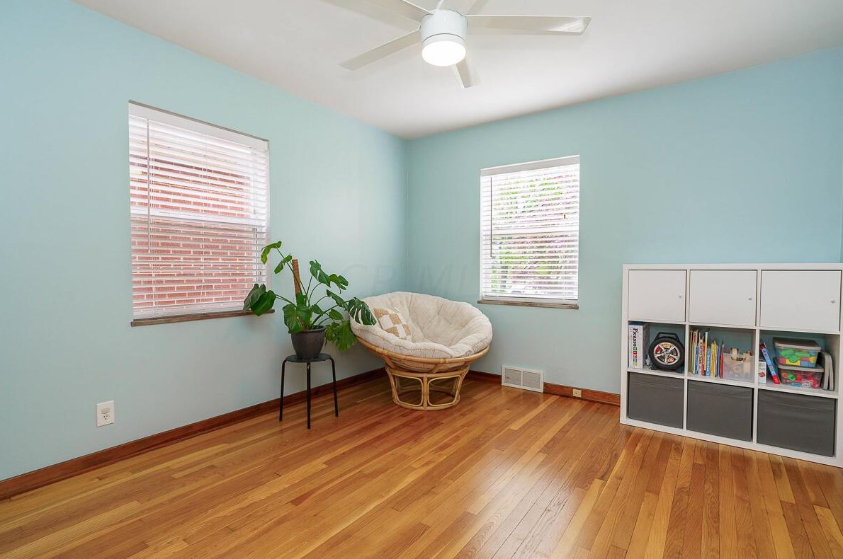 22 Jeffrey Pl, Columbus OH  43214-1702 exterior