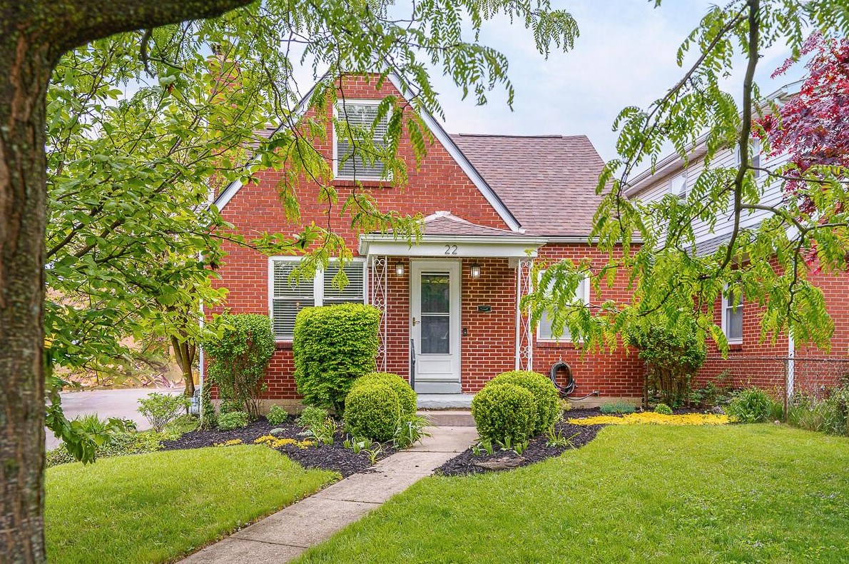 22 Jeffrey Pl, Columbus OH  43214-1702 exterior