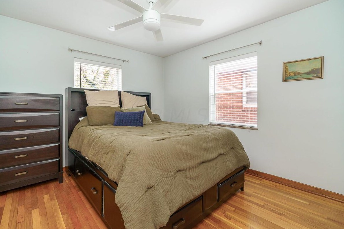 22 Jeffrey Pl, Columbus OH  43214-1702 exterior