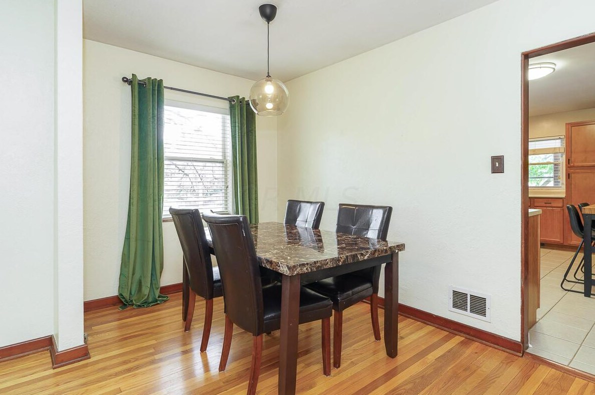 22 Jeffrey Pl, Columbus OH  43214-1702 exterior