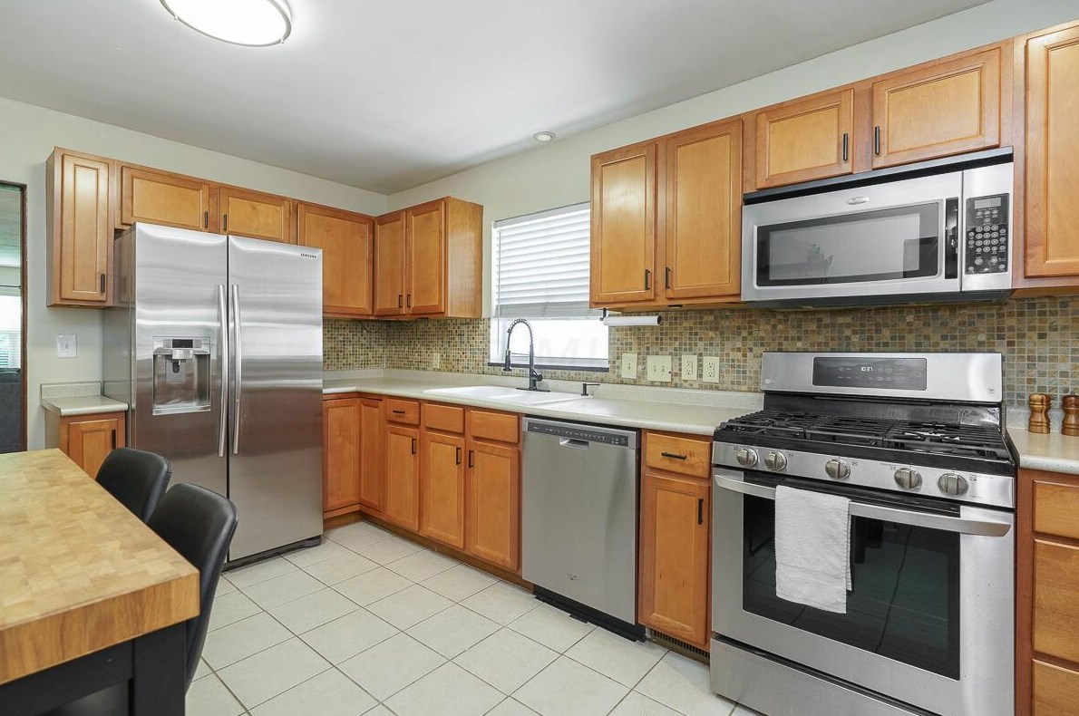 22 Jeffrey Pl, Columbus OH  43214-1702 exterior