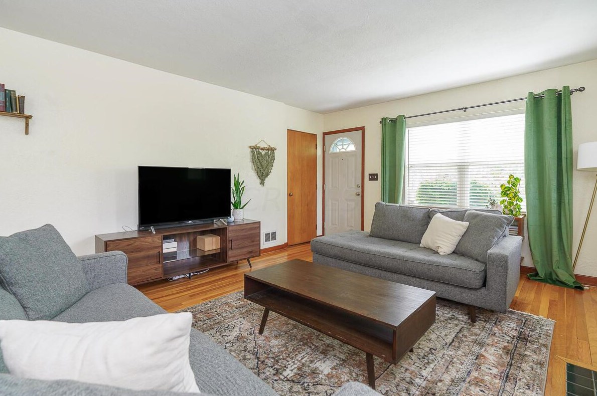 22 Jeffrey Pl, Columbus OH  43214-1702 exterior