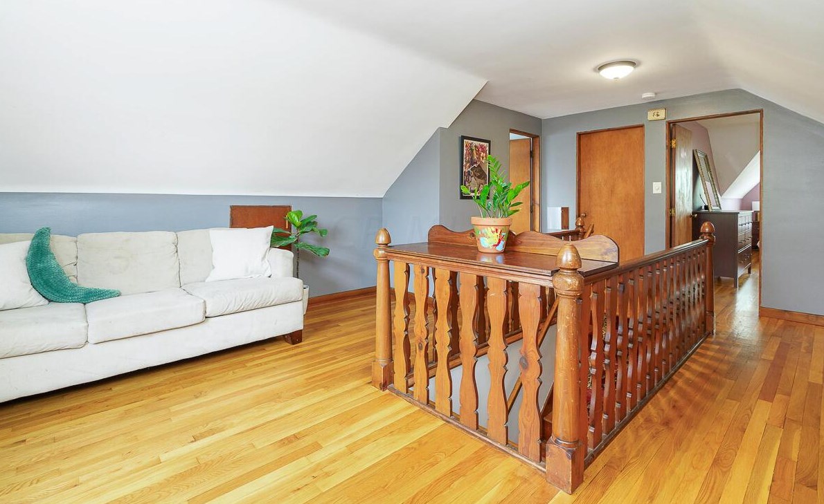 22 Jeffrey Pl, Columbus OH  43214-1702 exterior