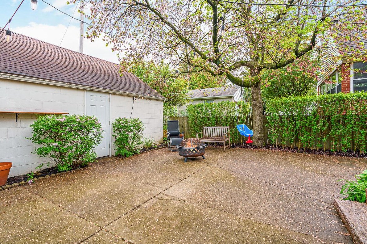 22 Jeffrey Pl, Columbus OH  43214-1702 exterior