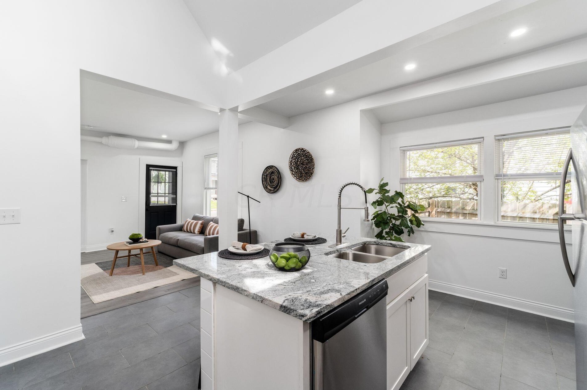 522 Kelton Ave, Columbus OH 43205-2423 exterior