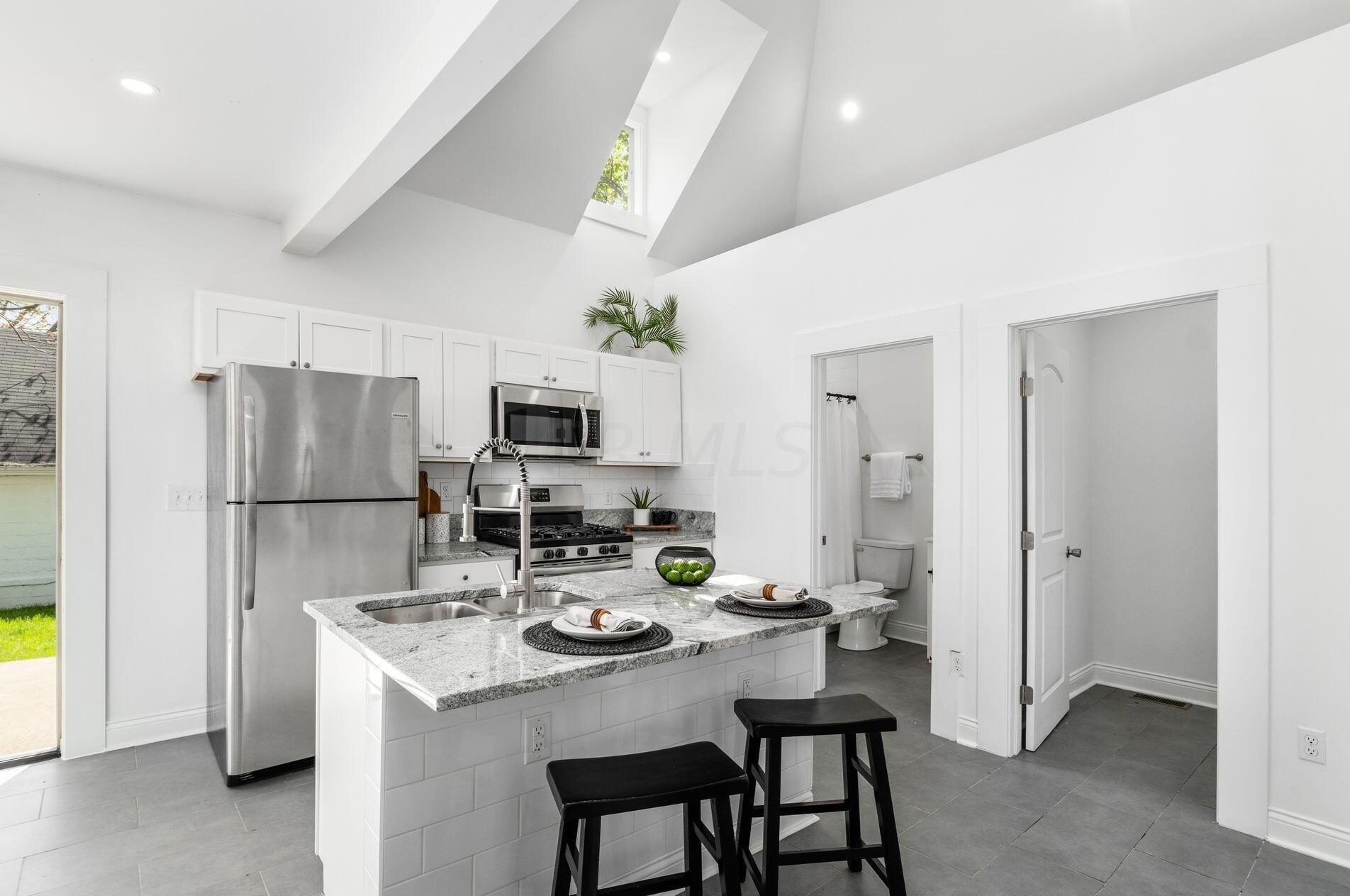 522 Kelton Ave, Columbus OH 43205-2423 exterior