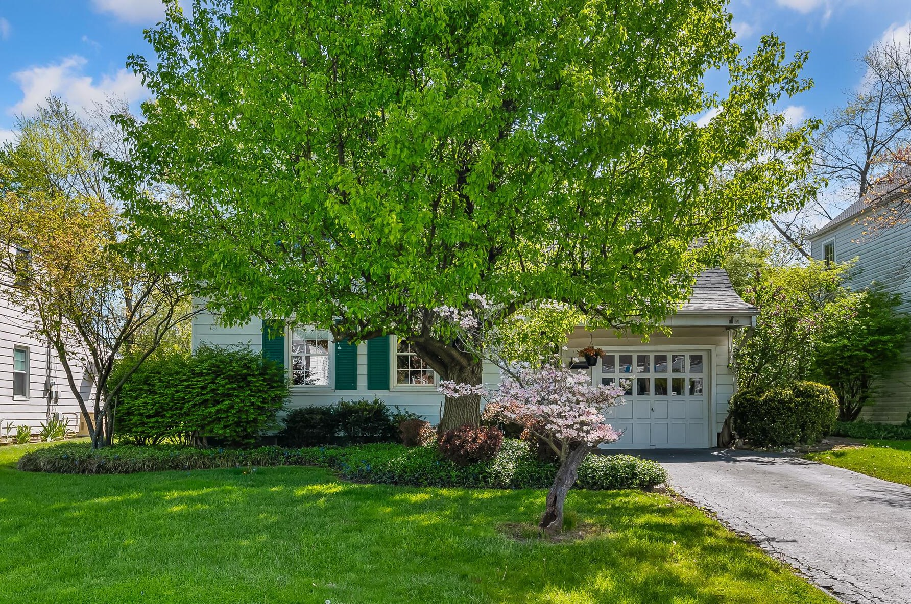 152 Mayfair Blvd, Columbus, OH 43213-1609