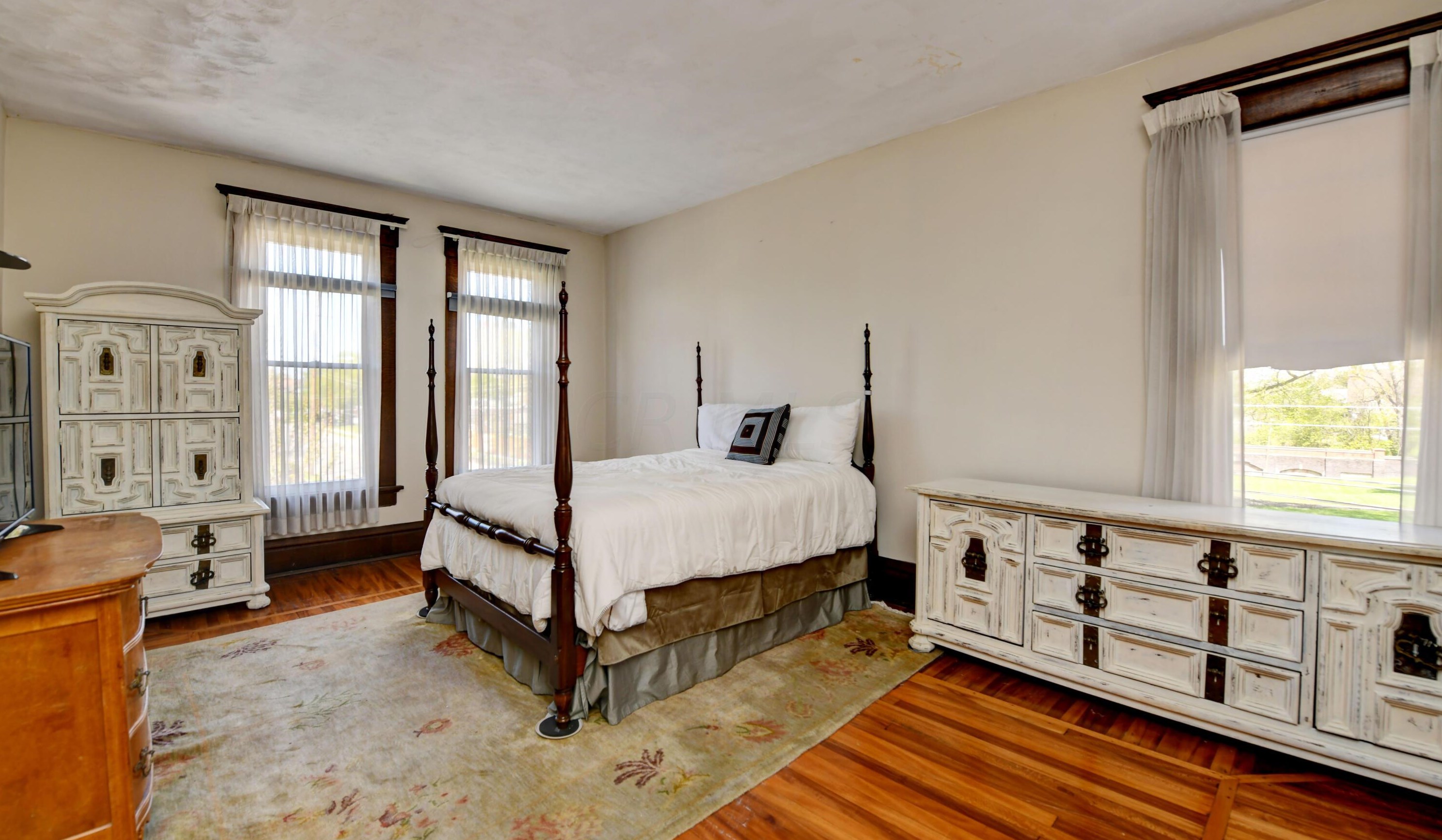 54 Woodland Ave, Columbus OH 43203-1279 exterior