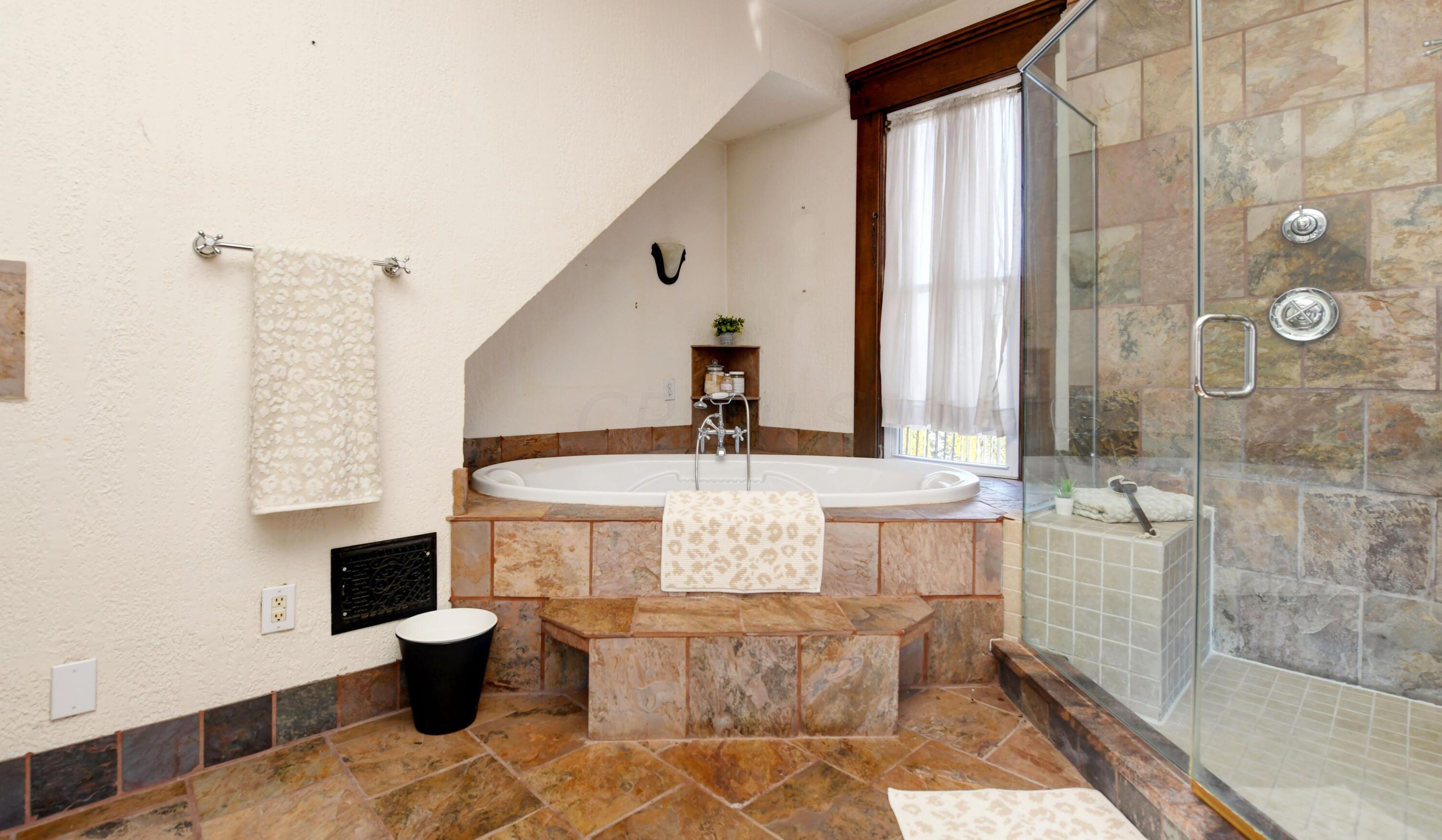 54 Woodland Ave, Columbus OH 43203-1279 exterior