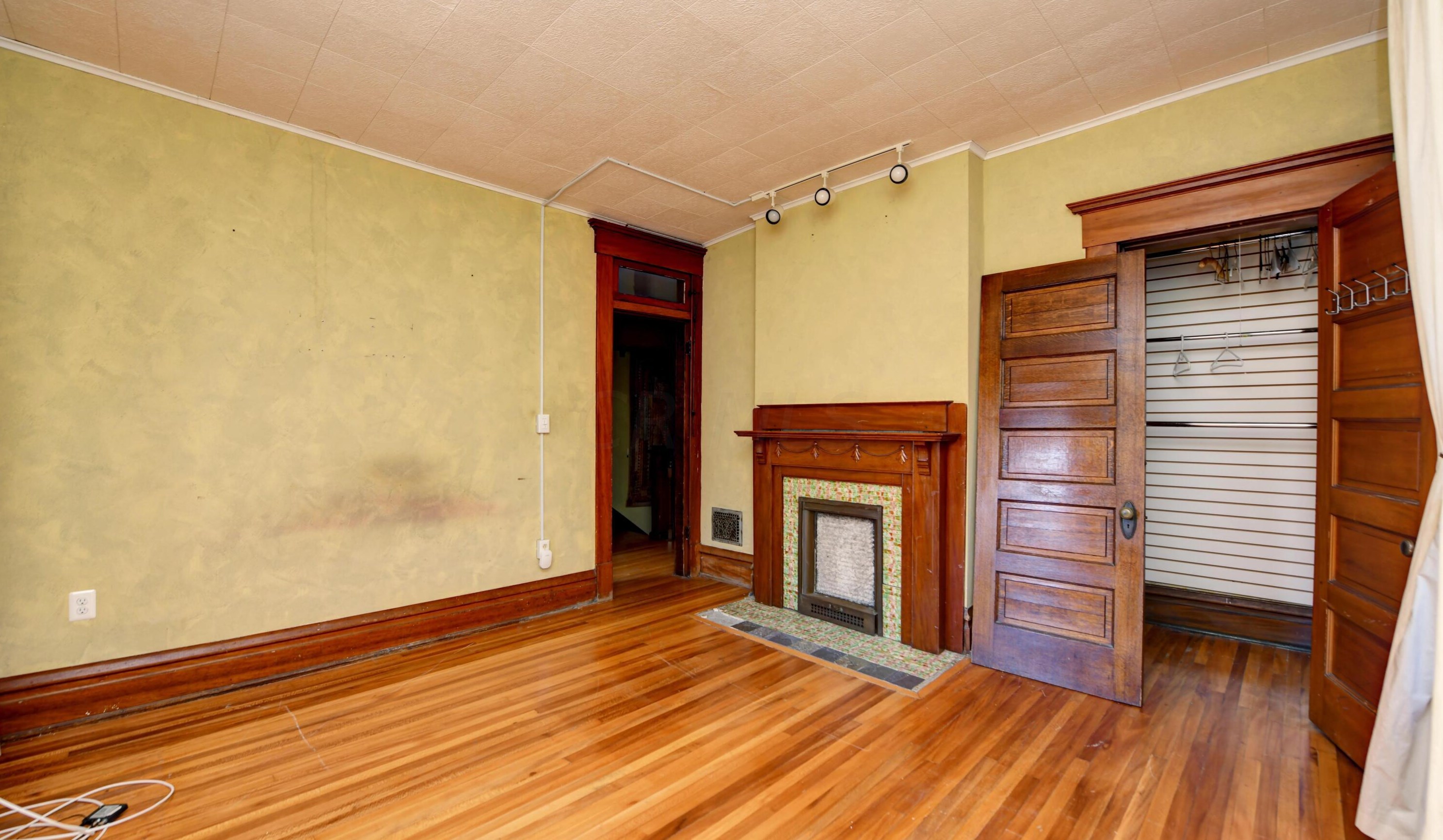 54 Woodland Ave, Columbus OH 43203-1279 exterior