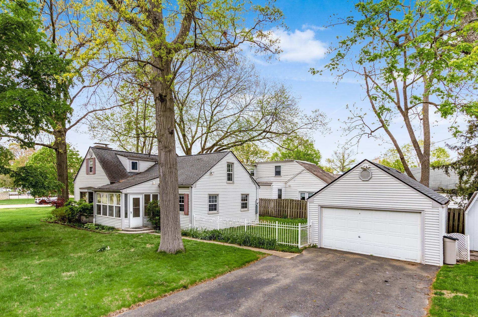 282 Remington Rd, Columbus OH 43209-2459 exterior