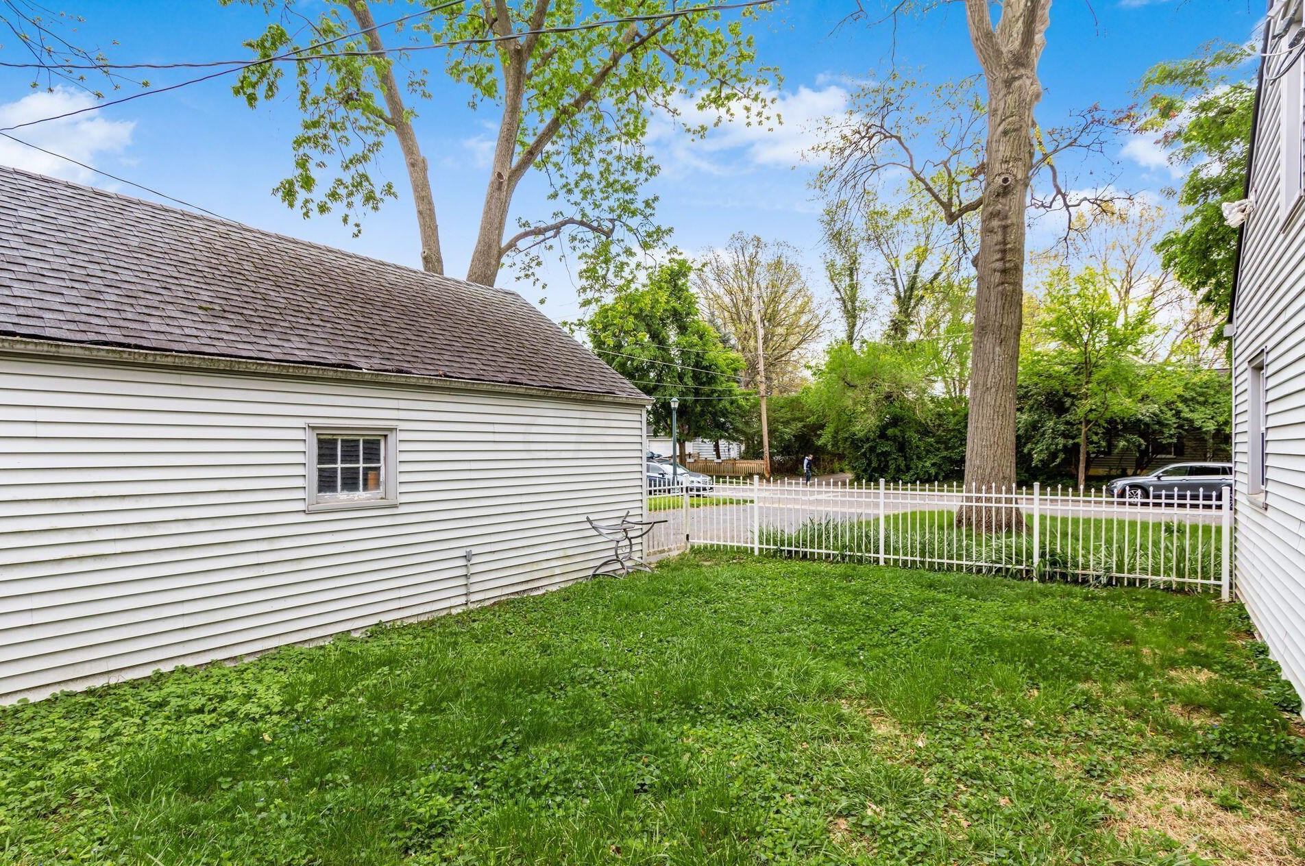 282 Remington Rd, Columbus OH 43209-2459 exterior